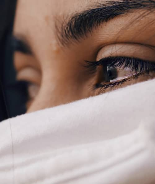 Can women pluck their eyebrows, use botox or have plastic surgery in Islam?